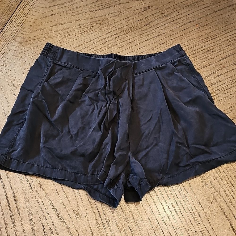 Lululemon black shorts size 6